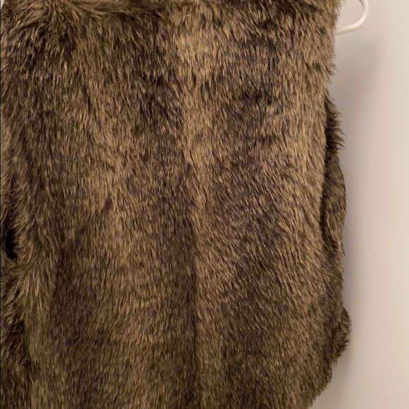 Faux fur vest size small - Picture 3 of 3